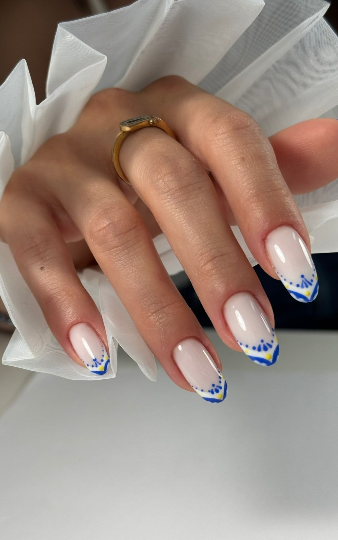 French manucure motif bleu et jaune MKnails Cannes